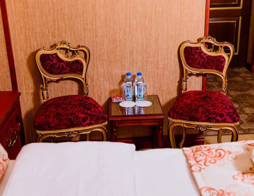 royal antique boutique hotel