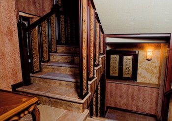 royal antique boutique hotel