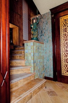 royal antique boutique hotel