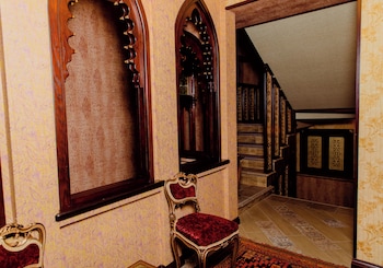 royal antique boutique hotel