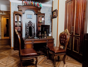 royal antique boutique hotel