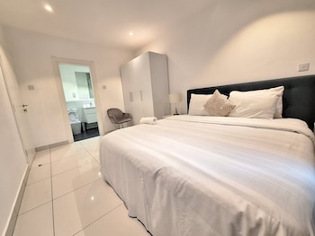 embassy gardens apartment