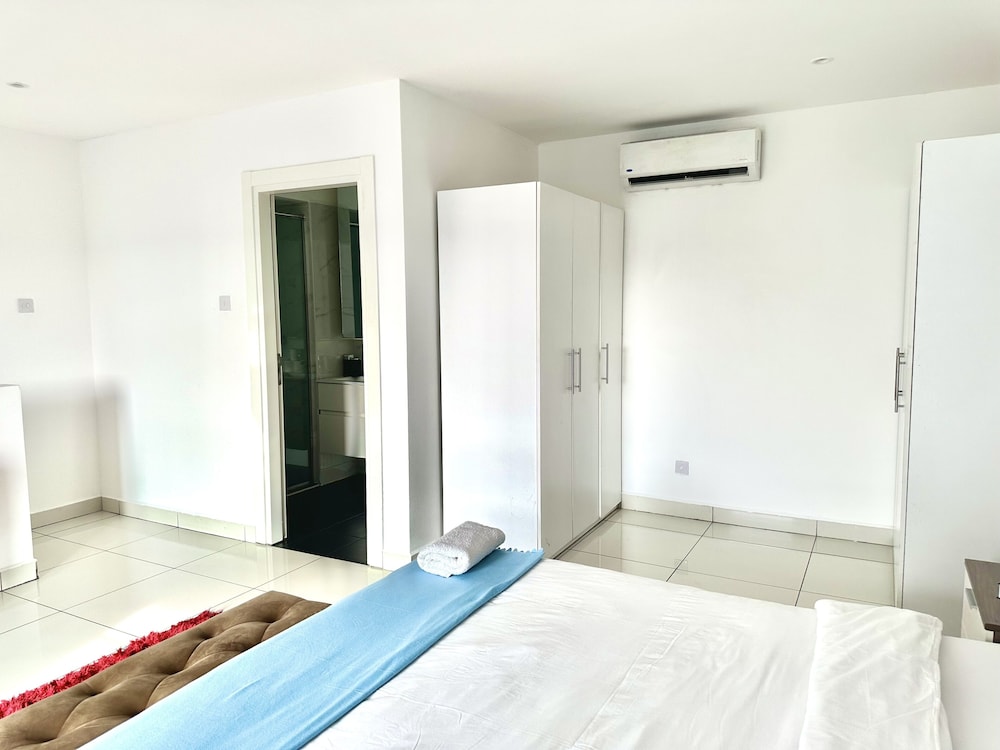 embassy gardens apartment