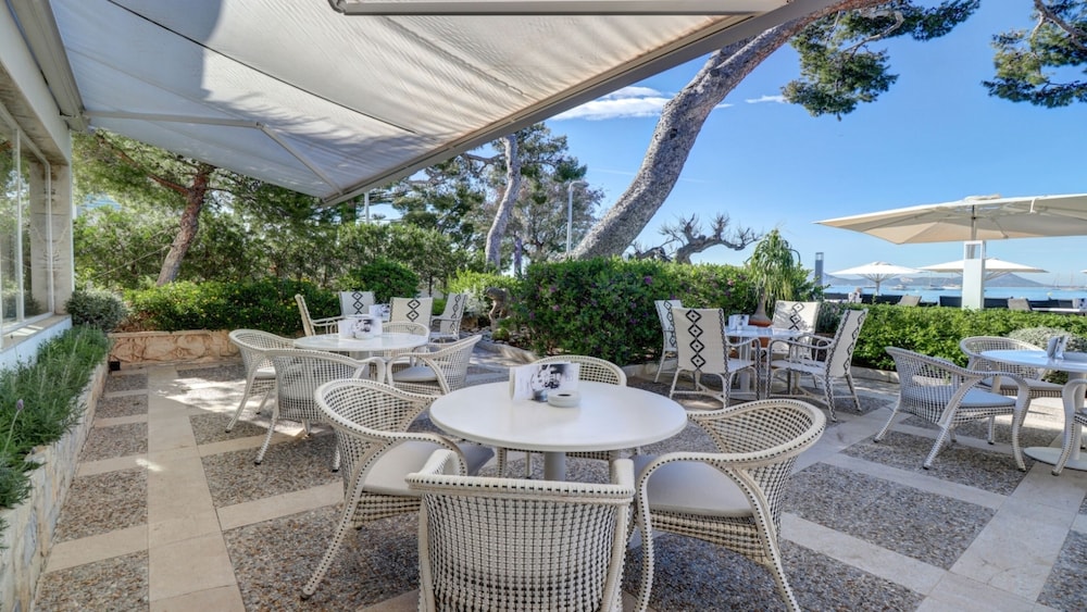 hotel illa dor and club apartaments