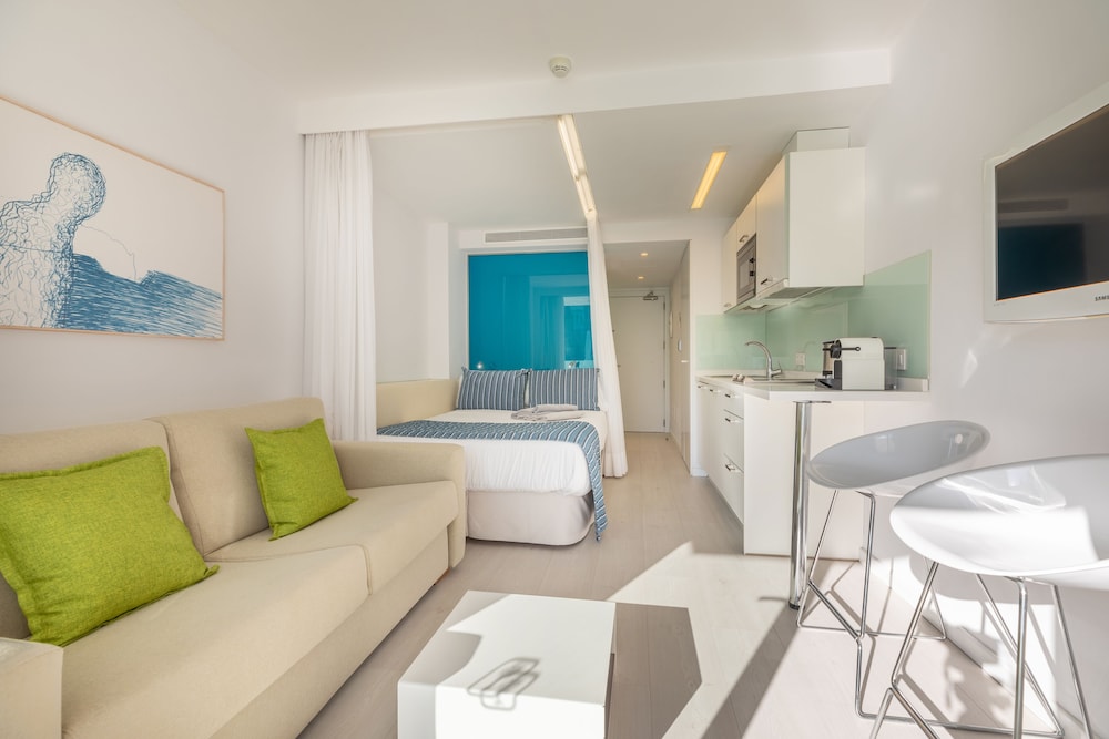 hotel illa dor and club apartaments