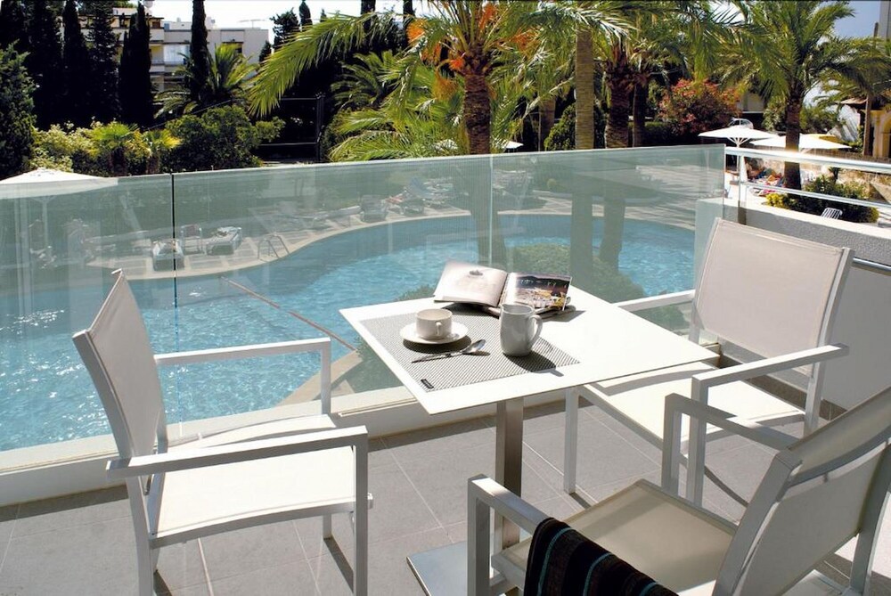 hotel illa dor and club apartaments