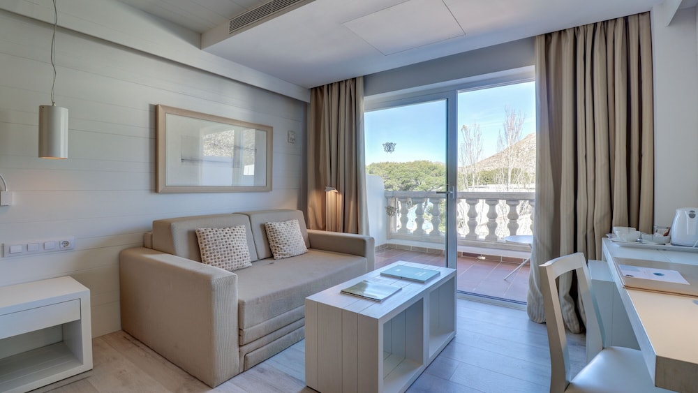 hotel illa dor and club apartaments