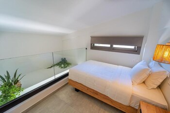 niso skiathos
