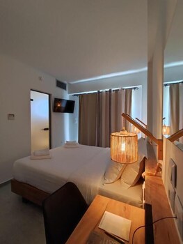 niso skiathos