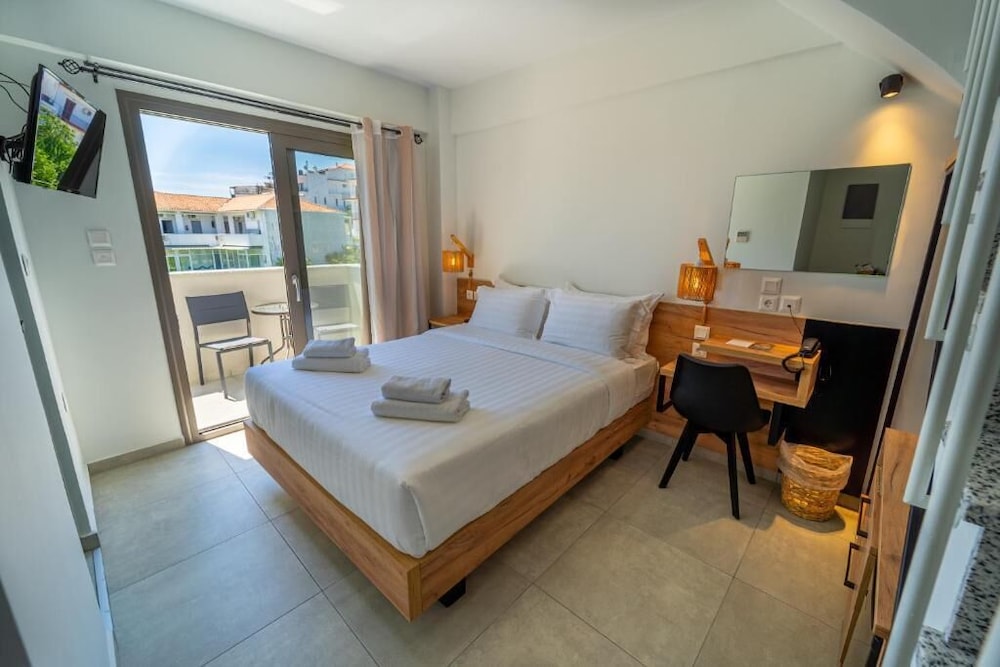 niso skiathos