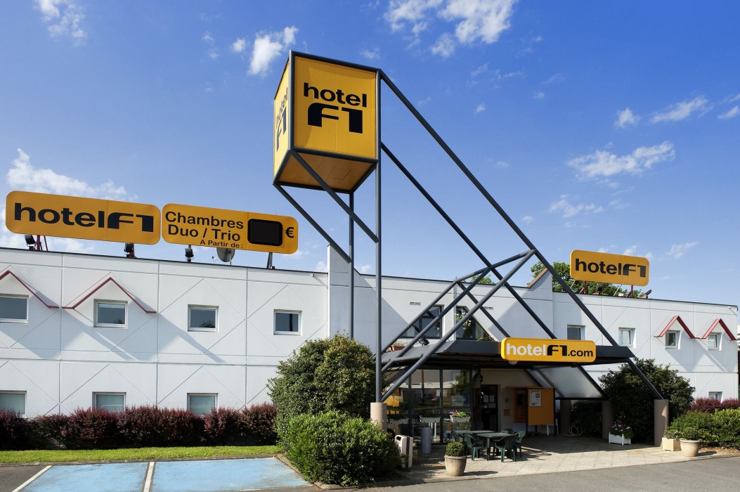 f1 plaisir hotel