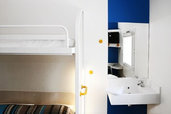 hotelf1 orange centre echangeur a7 a9