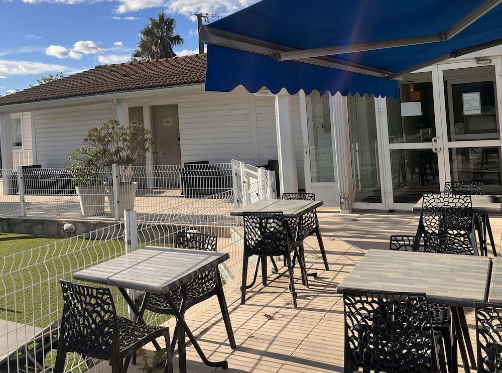 sure hotel by best western nimes est