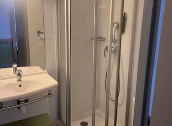 sure hotel by best western nimes est