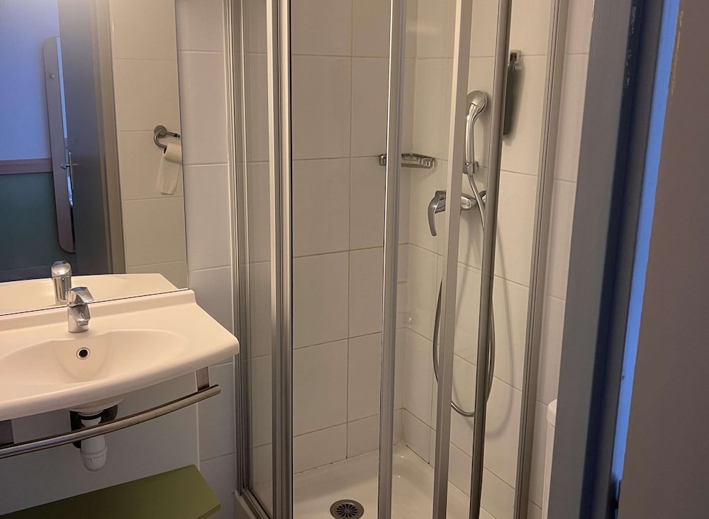 sure hotel by best western nimes est