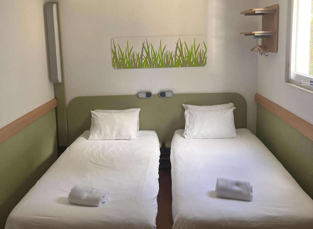 sure hotel by best western nimes est