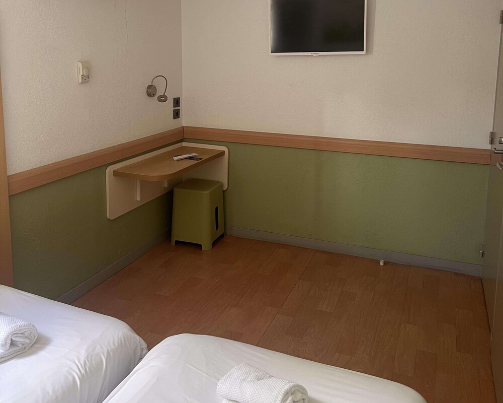 sure hotel by best western nimes est