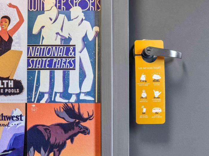 hotelf1 nice villeneuve loubet