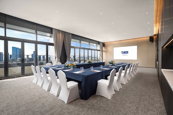holiday inn express shenzhen futian center an ihg hotel