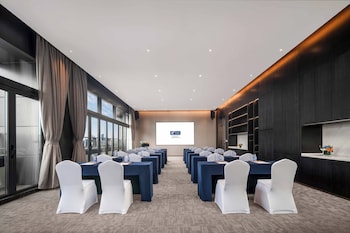 holiday inn express shenzhen futian center an ihg hotel