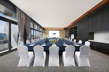 holiday inn express shenzhen futian center an ihg hotel
