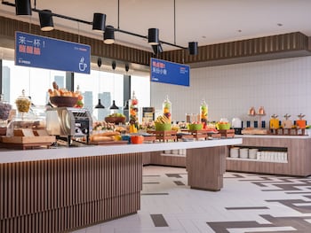 Holiday Inn Express Shenzhen Futian Center, An Ihg Hotel,,4.5 star