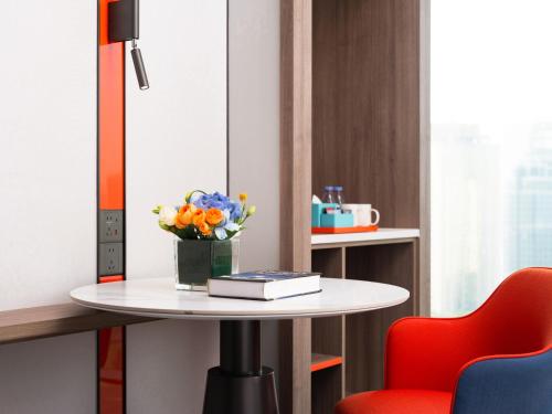 holiday inn express shenzhen futian center an ihg hotel