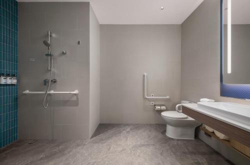 holiday inn express shenzhen futian center an ihg hotel