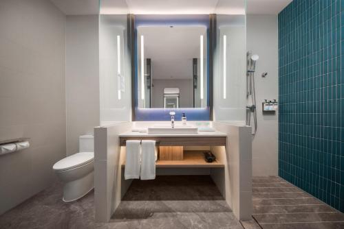 holiday inn express shenzhen futian center an ihg hotel