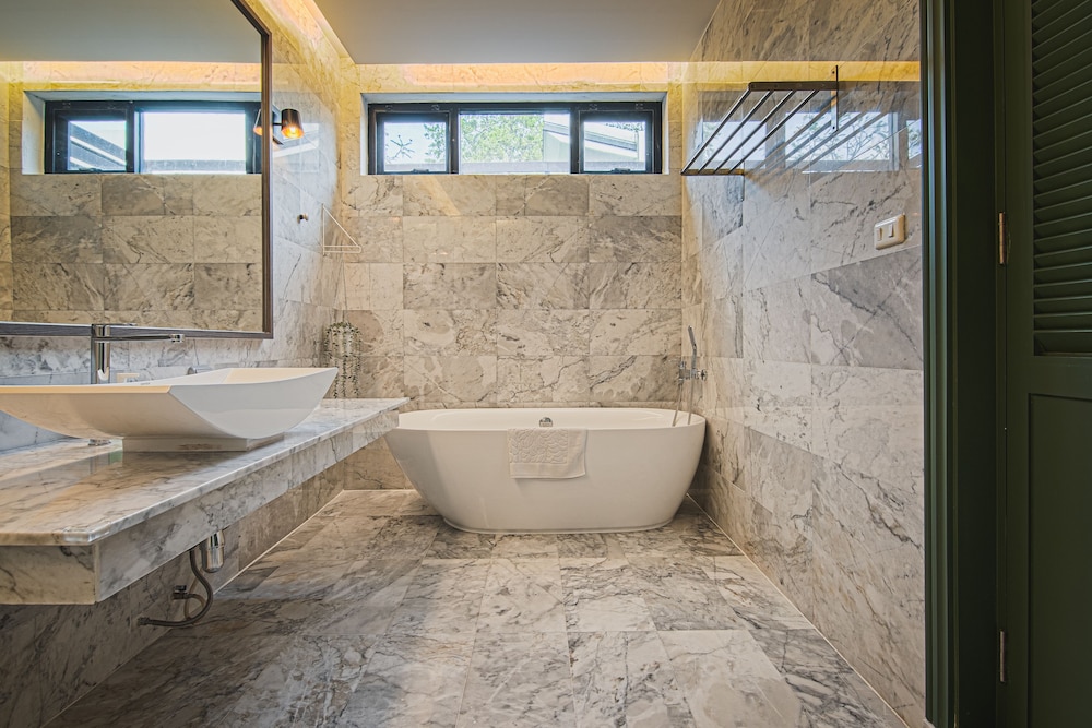 lumphawa amphawa resort