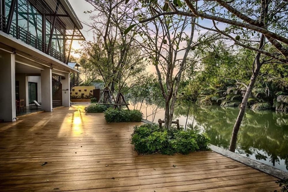 lumphawa amphawa resort