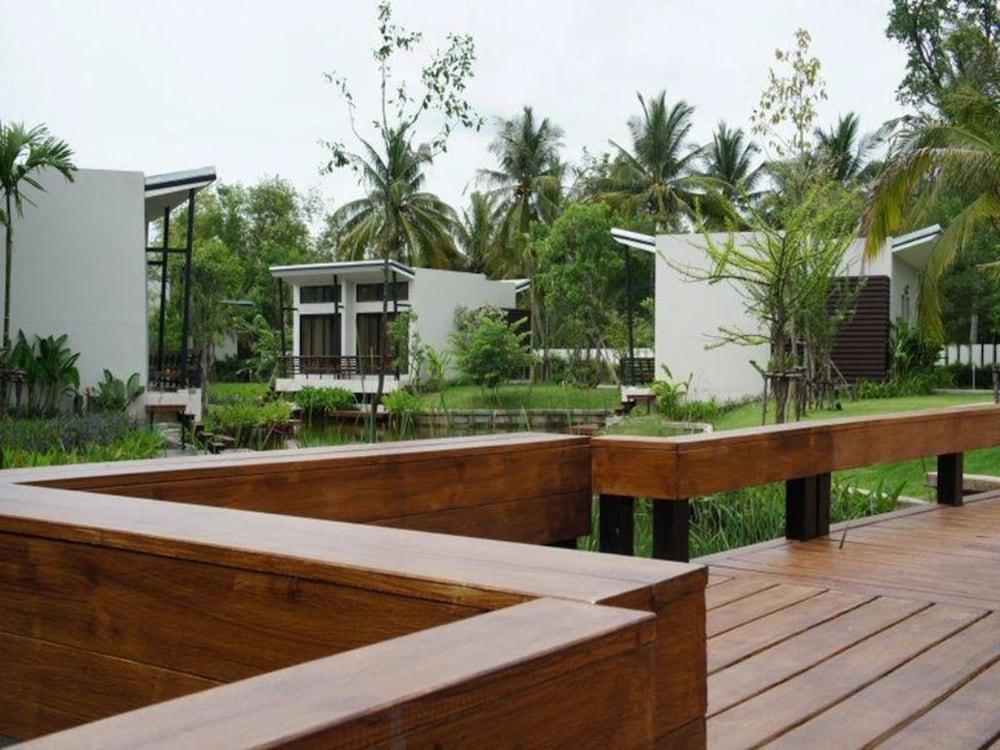 lumphawa amphawa resort