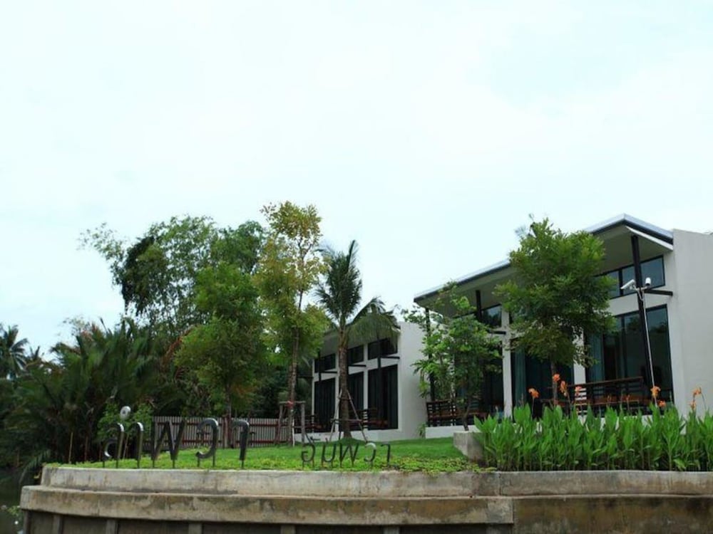 lumphawa amphawa resort