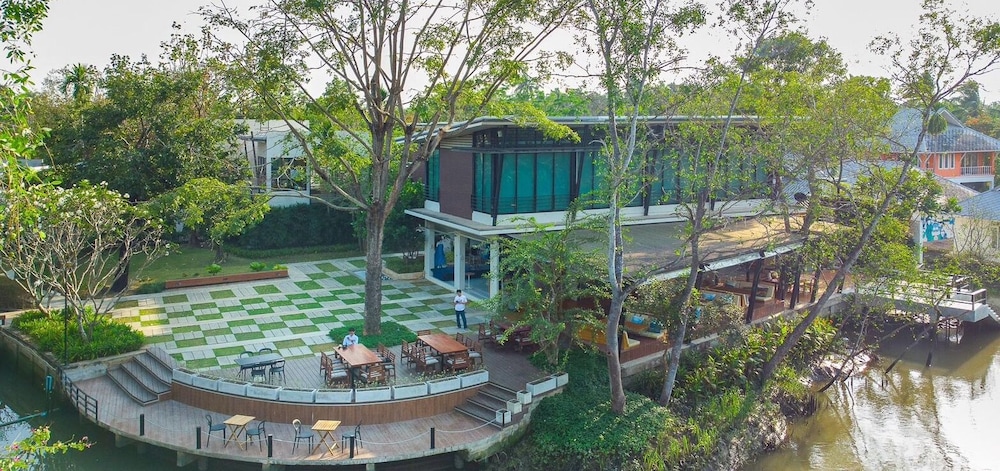 lumphawa amphawa resort