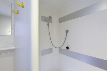 hotelf1 annecy argonay