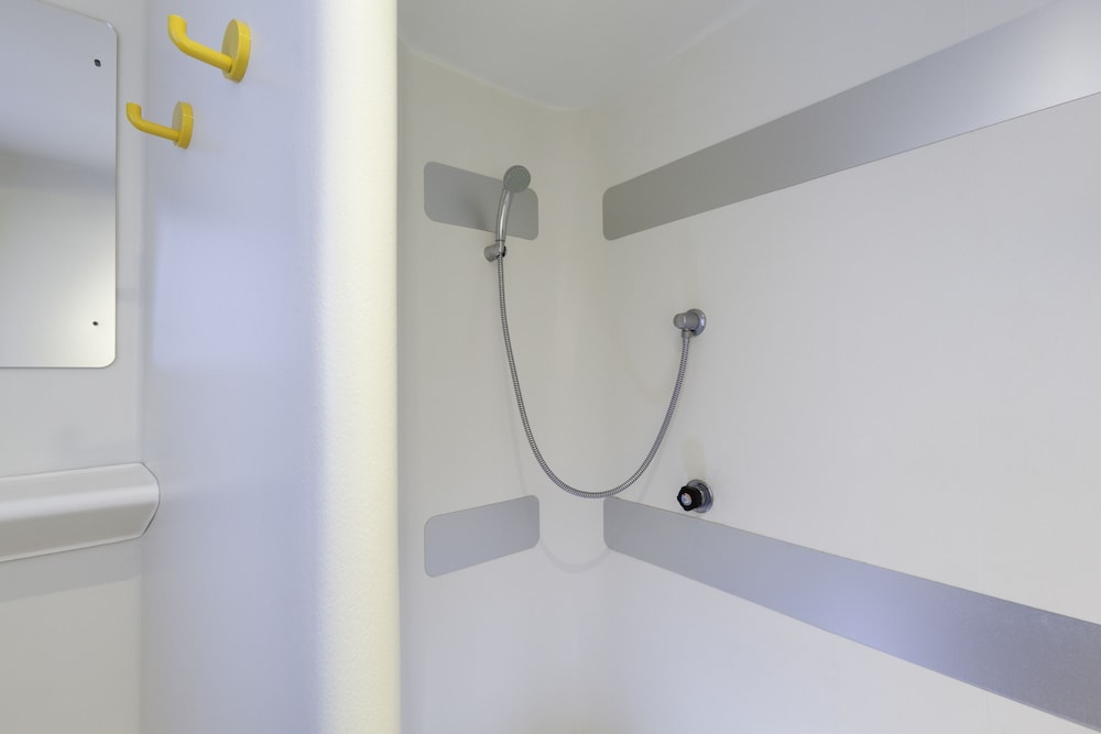 hotelf1 annecy argonay