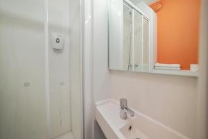 premiere classe angers est st barthelemy danjou