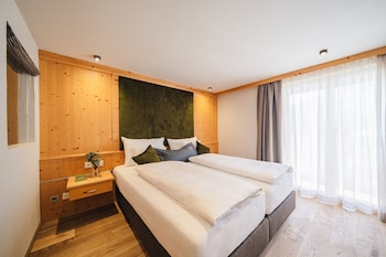 arpuria l hidden luxury mountain home adults friendly