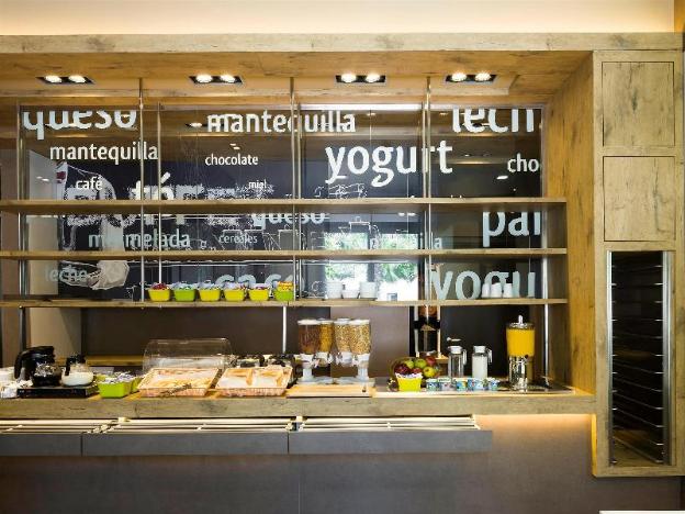 ibis budget sevilla aeropuerto