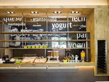 Ibis Budget Sevilla Aeropuerto,Macarena>>Costa De La Luz,1 star