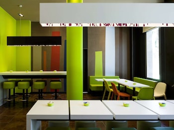 Ibis Budget Sevilla Aeropuerto,Macarena>>Costa De La Luz,1 star