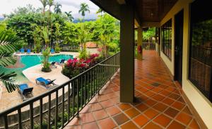 arenal backpackers resort