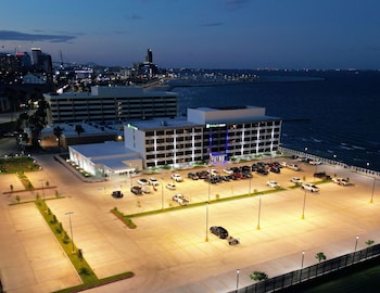 holiday inn express corpus christi beachfront an ihg hotel