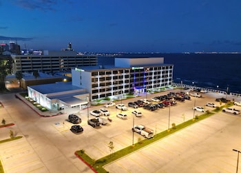 holiday inn express corpus christi beachfront an ihg hotel