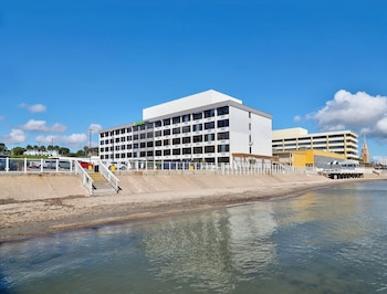 holiday inn express corpus christi beachfront an ihg hotel