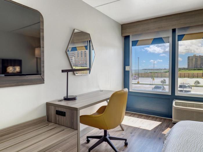 holiday inn express corpus christi beachfront an ihg hotel