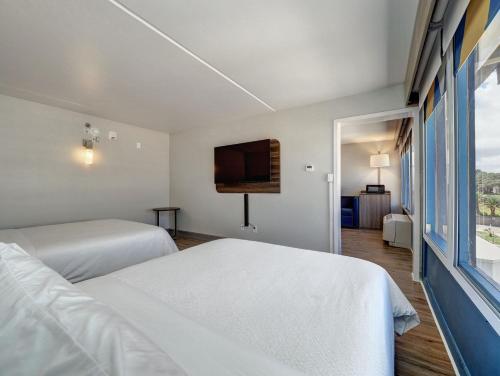 holiday inn express corpus christi beachfront an ihg hotel
