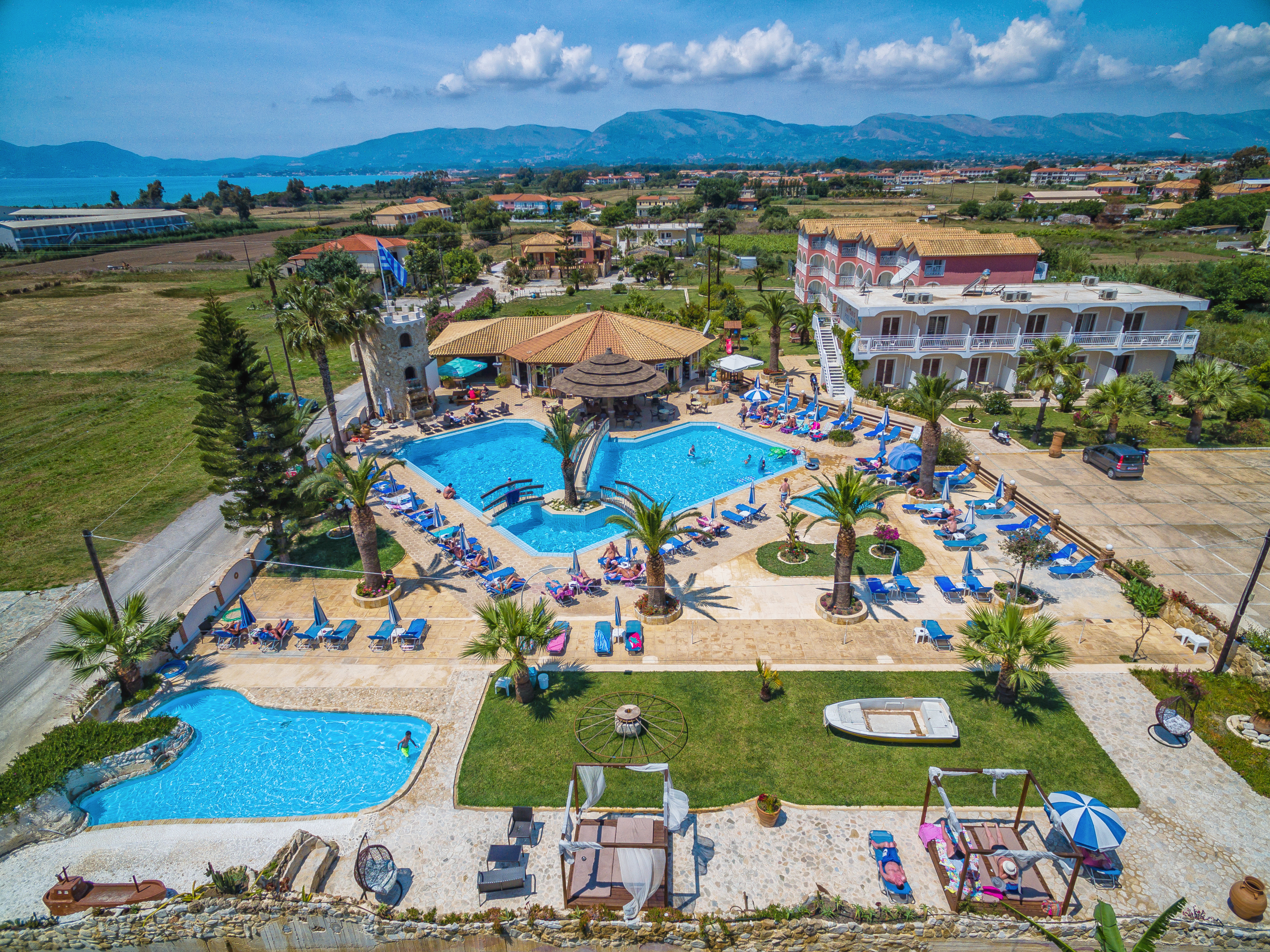 antonis apartments pool bar