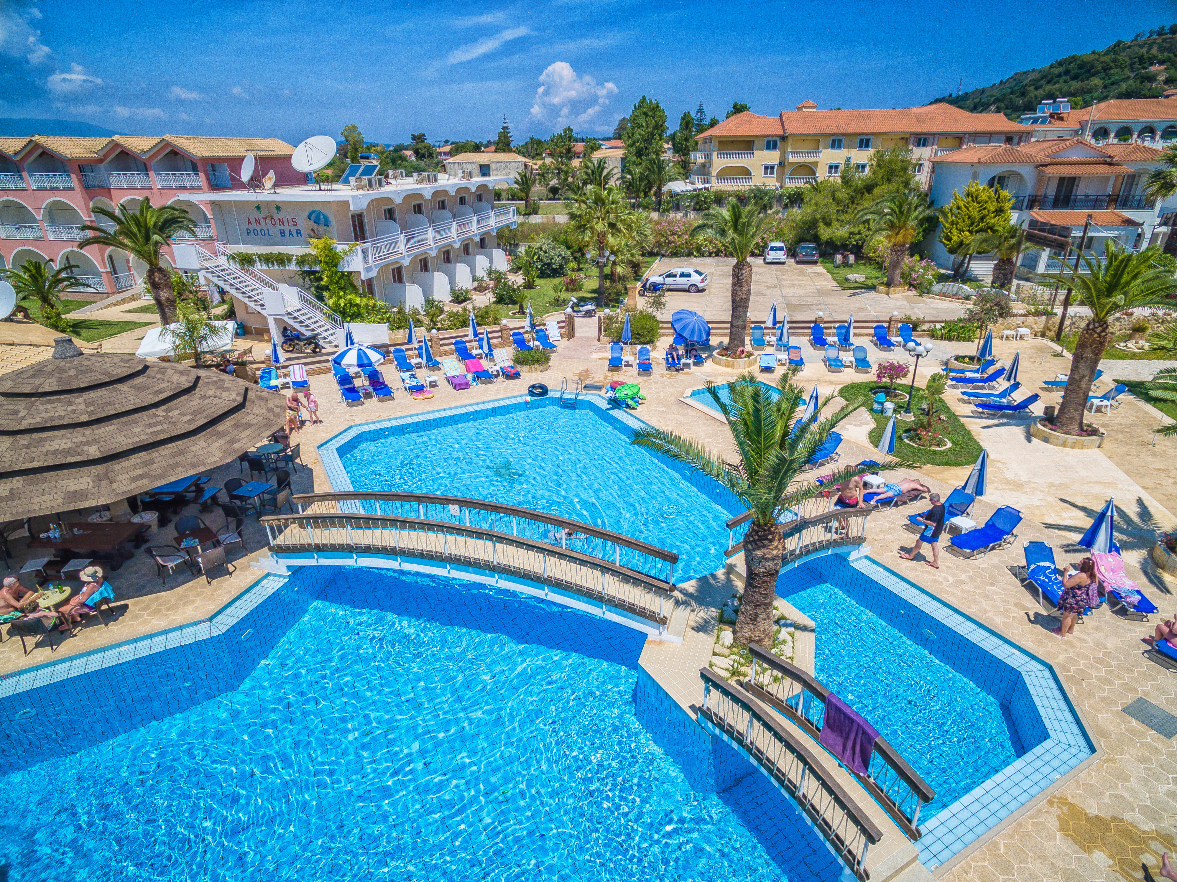 antonis apartments pool bar