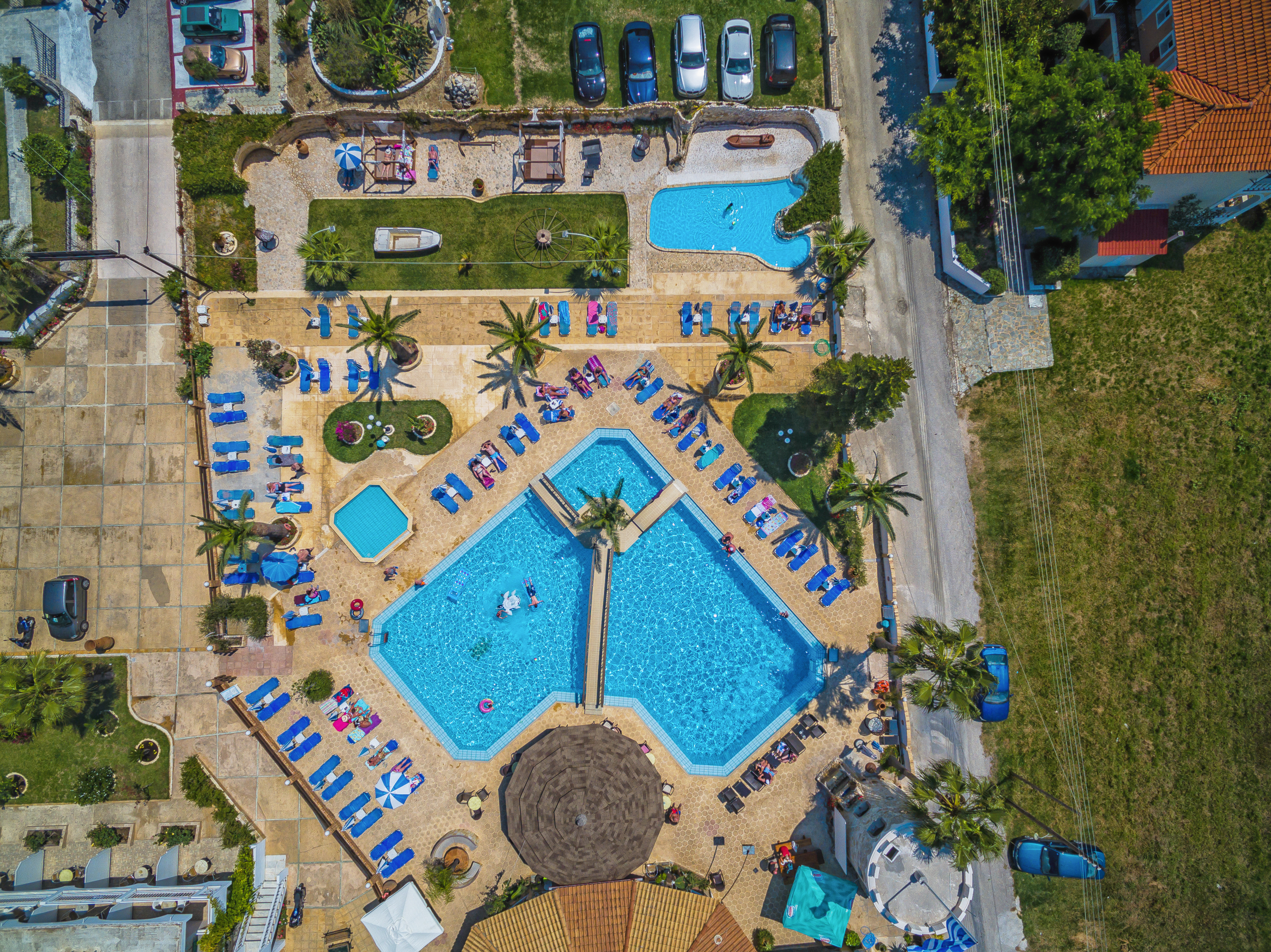 antonis apartments pool bar